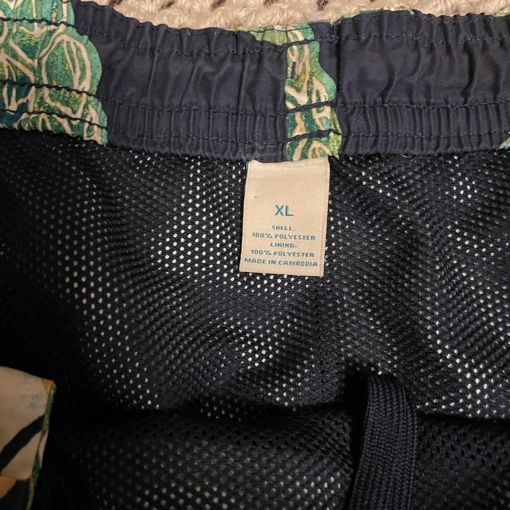 PINEAPPLE CARIBBEAN SWIMWEAR MENS XL ,‎ CARGO POCKET, PINEAPPLE & FLORAL PATTERN